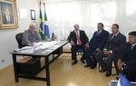 Marun (secretário de habitação), vereador Munir (PMDB), Ortiz (presidente do diretório municipal do PMDB de Ladário), Jonil Júnior (presidente do SINDSERP) e vereador Neninho (PMDB)