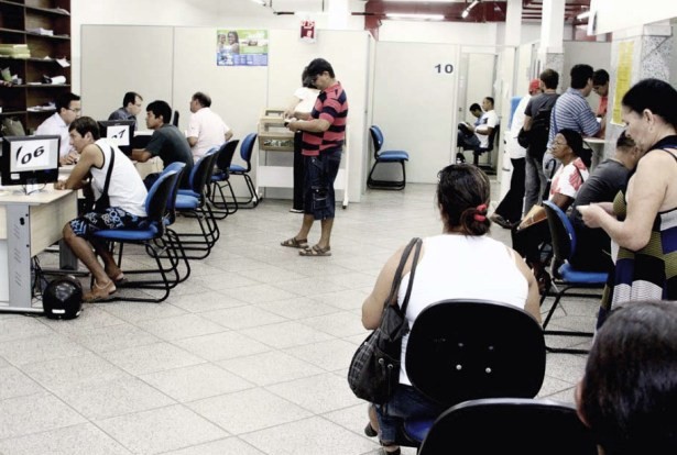 Centro de Atendimento atende público até 13 horas deste sábado